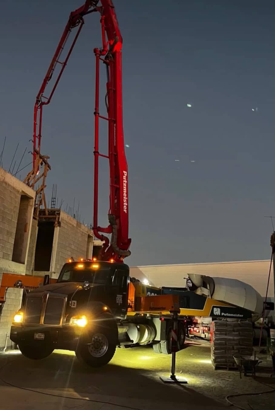 Colocación de concreto autocompactable con manguera de bomba