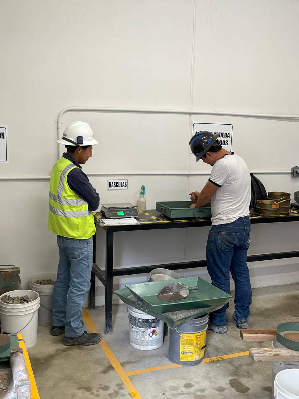 Especímenes de prueba de concreto del laboratorio de Diez Concretos